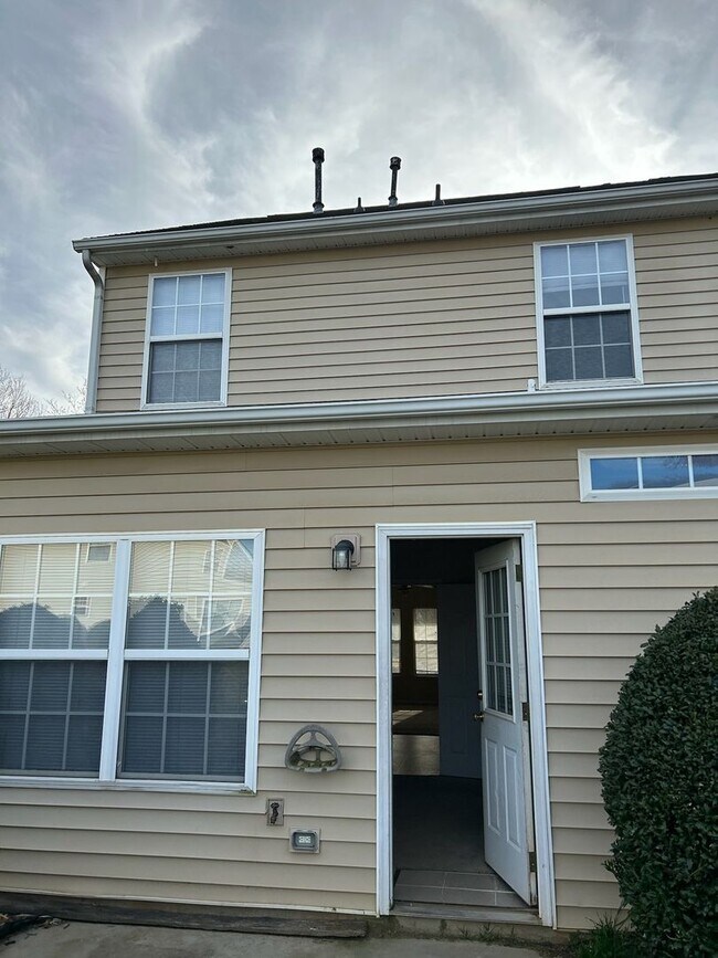 Building Photo - Four bedroom townhome in Caldwell Station