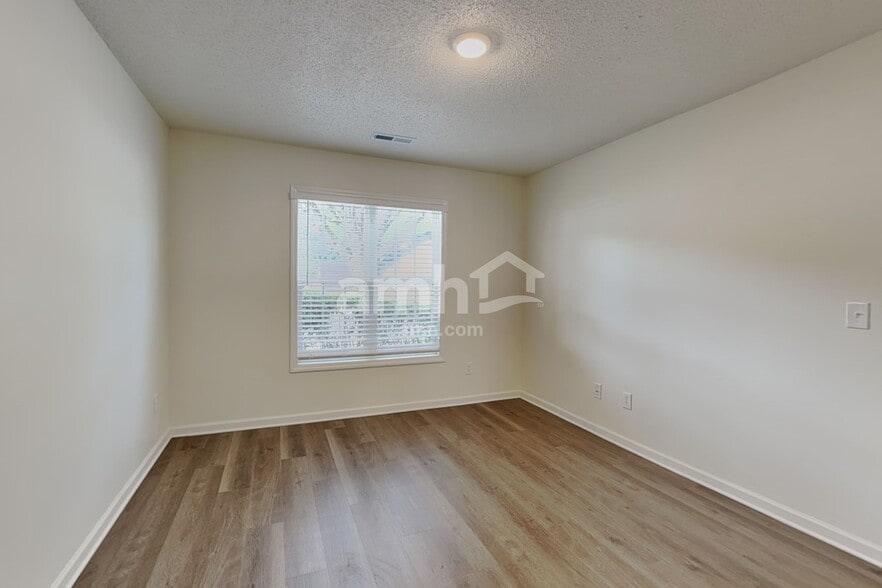Building Photo - 165 Bristol View Cir
