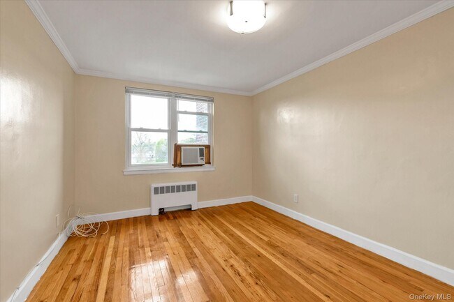 Building Photo - 275 Maple Ave