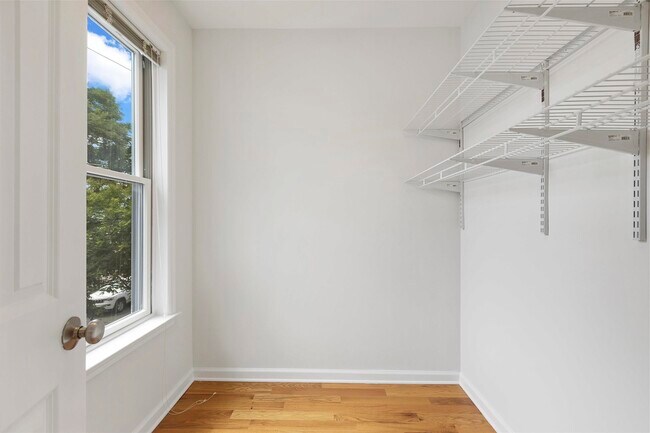 Building Photo - 439 Whiton St