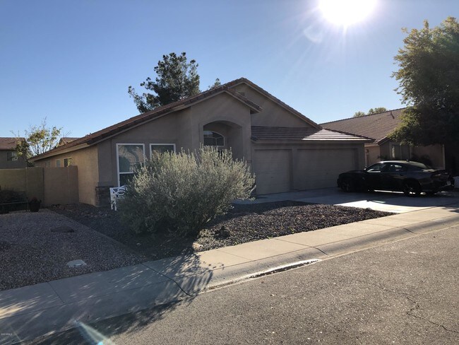 Building Photo - 1553 E Oakland St