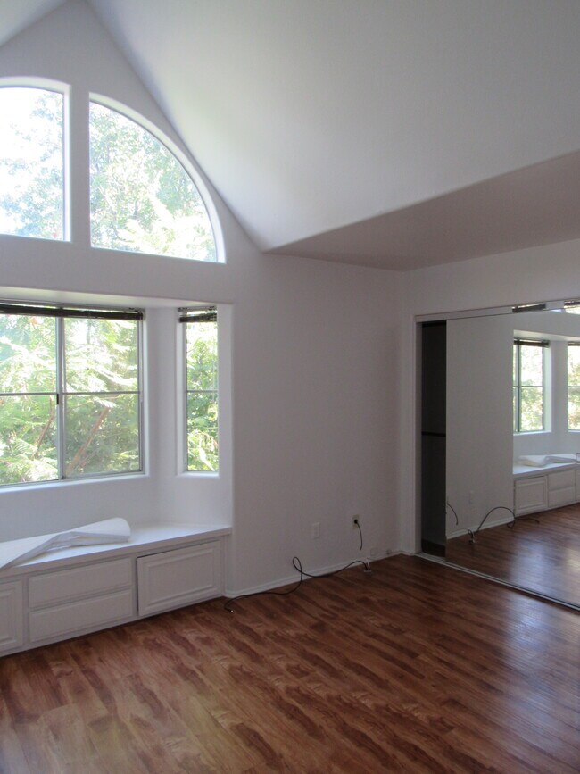 Building Photo - 5145 Yarmouth Ave