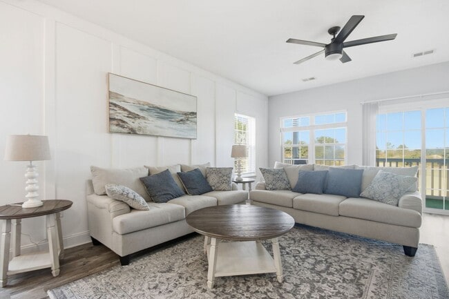 Building Photo - 3-Bedroom, 2Bath Condo end unit