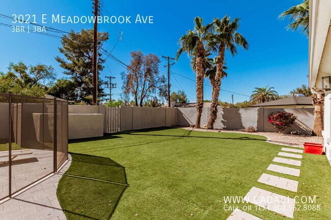 Building Photo - 3021 E Meadowbrook Ave