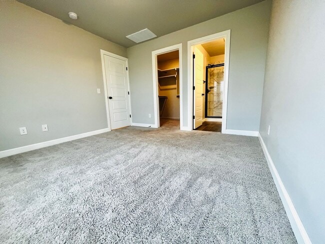Building Photo - Beautiful 3BD 2BA Located in Edmond's Valencia NW 187th Addition!!