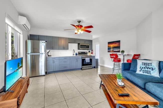 Building Photo - 2812 NE 27th St