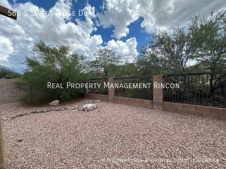Building Photo - 586 S Sweet Ridge Dr