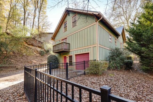 Building Photo - 145 Hendrix Ave