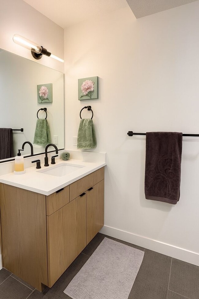 Building Photo - Modern Living in the heart of SLC