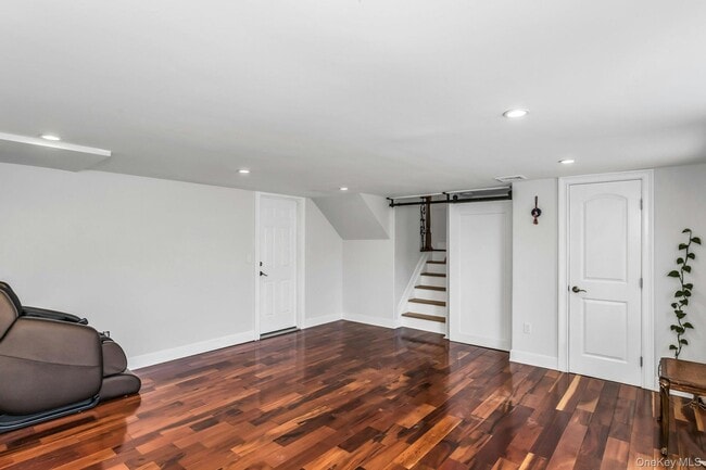 Building Photo - 956 Plum Tree Rd W