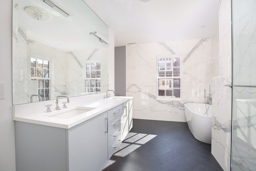 Building Photo - 11 Hilliard St