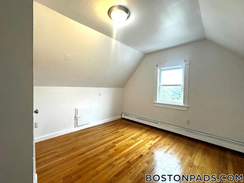 Building Photo - 30 Humphreys Pl