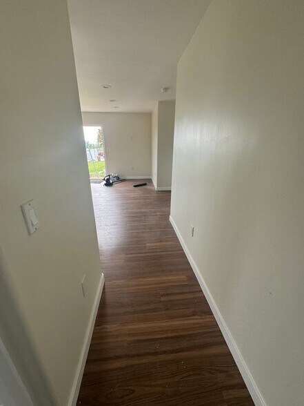 Building Photo - 903 Regal Canyon Dr