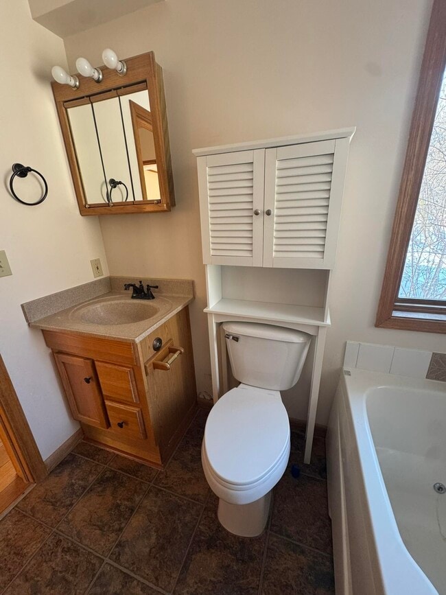 Building Photo - 3079 Pittsview Dr