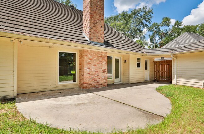 Building Photo - For Lease | 5 Bed, 2.5 Bath | 3,094 Sq Ft ...