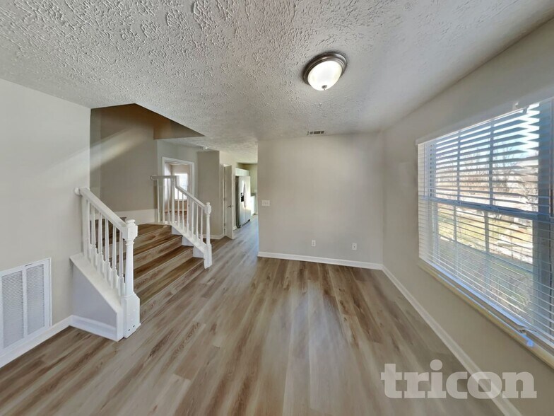 Building Photo - 2773 Riverbend Dr