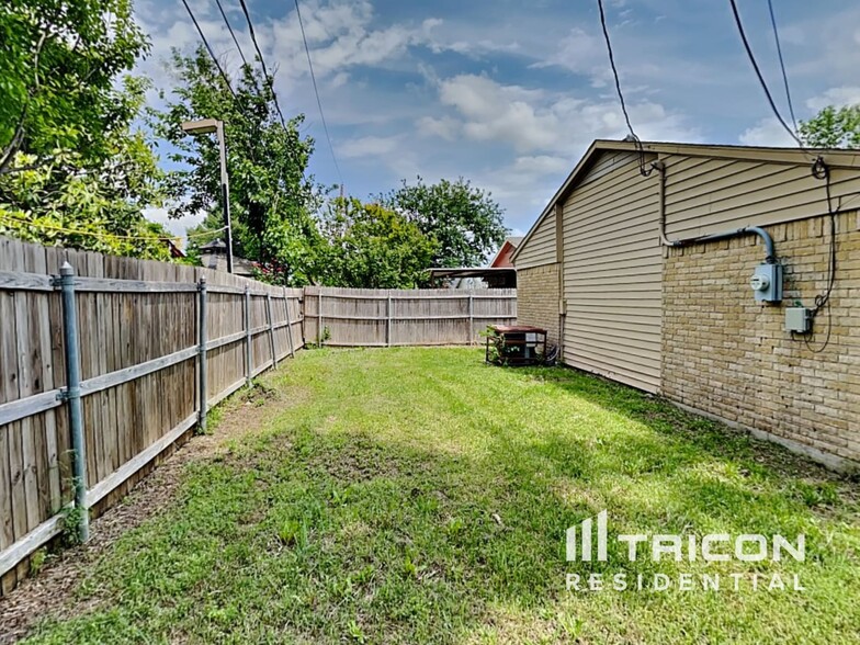 Building Photo - 719 Cornfield Dr