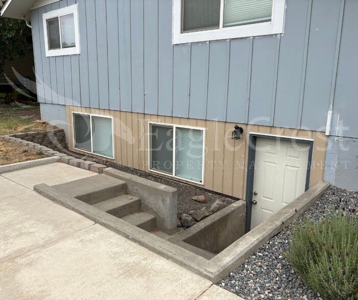 Building Photo - 1110SCOLLEGE