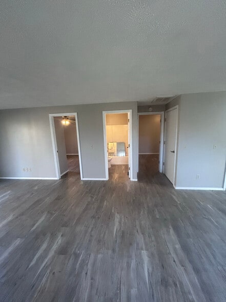 Building Photo - 3358 S Warren Ave