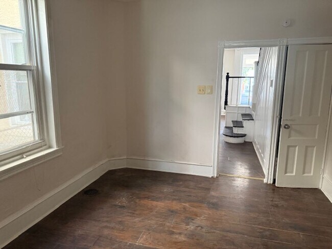 Primary Photo - 252 N Wilton St