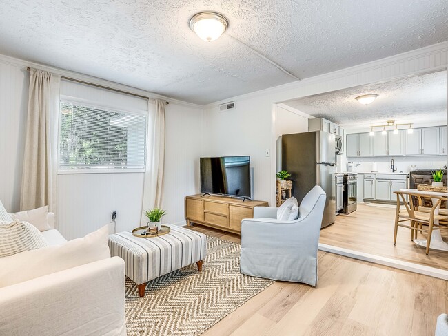 Building Photo - DeLesseps Furnished Apartment