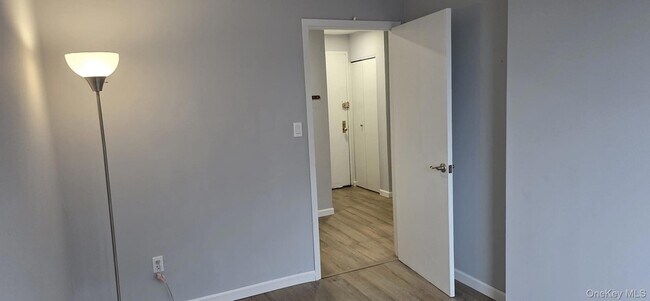 Building Photo - 3240 Netherland Ave