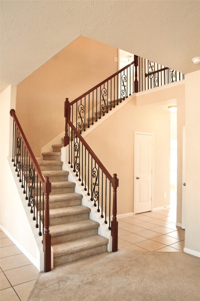 Building Photo - 24834 Colonial Maple Dr