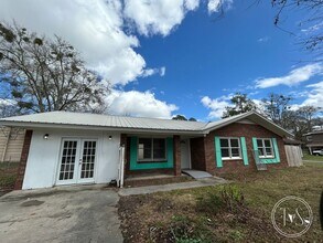 Building Photo - FALL MOVE-IN SPECIAL: 50% OFF 1st FULL MON...