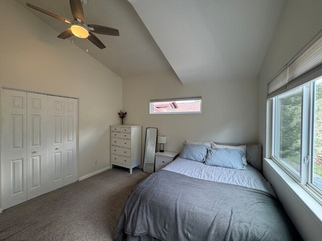 Building Photo - "Charming 4-Bed Oasis with 3 Full Baths and 2,275 Sq Ft of Comfort in Evergreen, CO!"