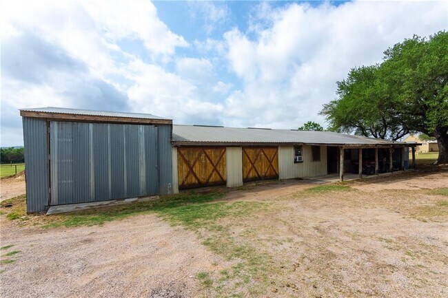 Building Photo - 15000 Fitzhugh Rd