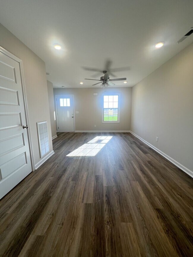 Building Photo - 1130 Pembroke Oak Grove Rd