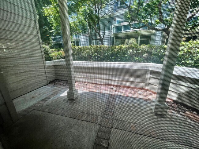 Building Photo - Bright and Spacious End-Unit Townhome in t...