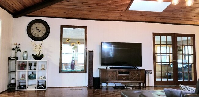 Building Photo - 101 SW Campbell Rd