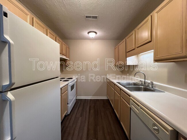 Building Photo - 2587 Gotts Ln