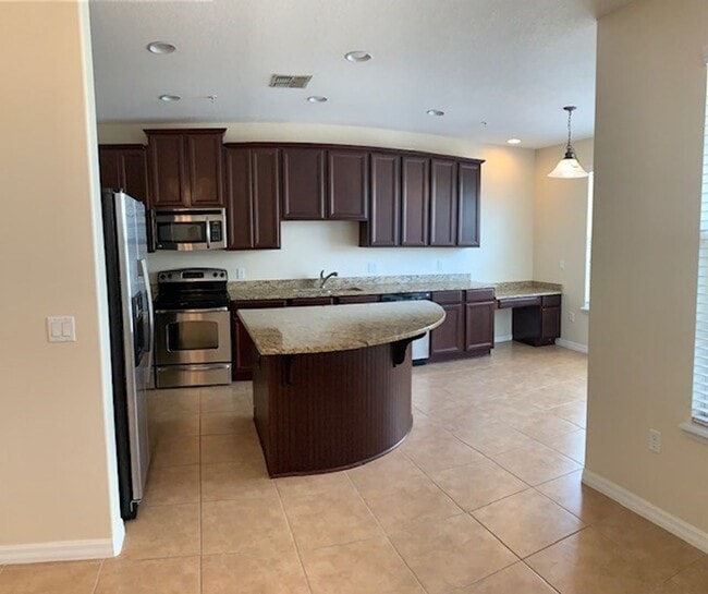 Building Photo - 3-story, 3/3.5, updated, townhome in the h...