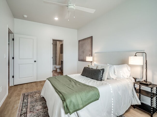 Building Photo - Glenhaven Townhomes