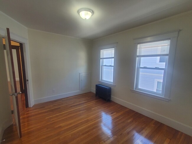 Building Photo - 32 Boutwell St