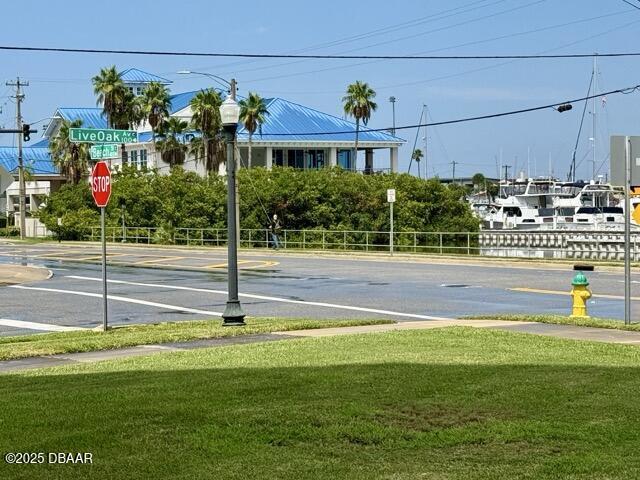 Building Photo - 404 S Beach St