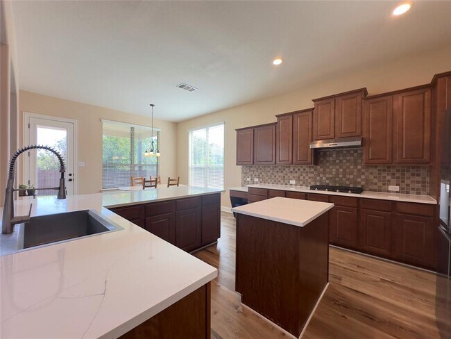 Building Photo - 2504 Speidel Dr