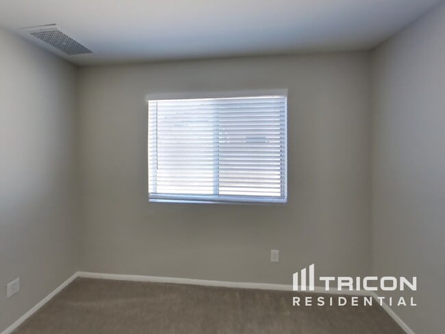 Building Photo - 4432 N 86th Dr
