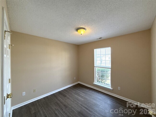 Building Photo - 507 Shafter Ct