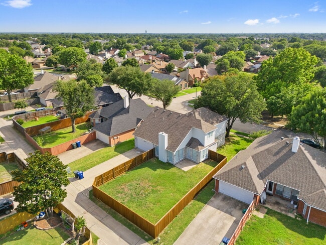 Building Photo - 2802 Briarbrook Ln