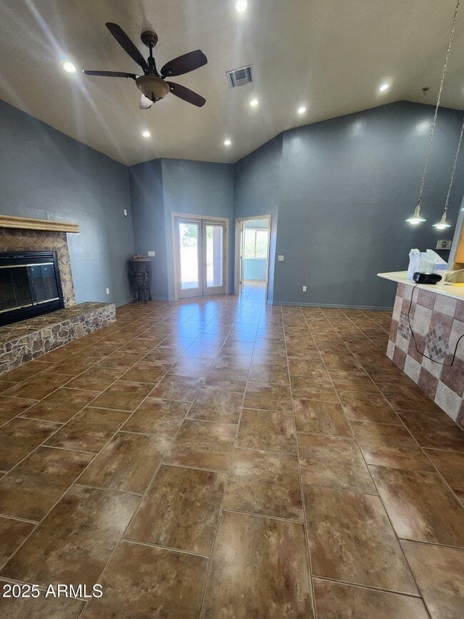 Building Photo - 1766 E Golf Course Rd