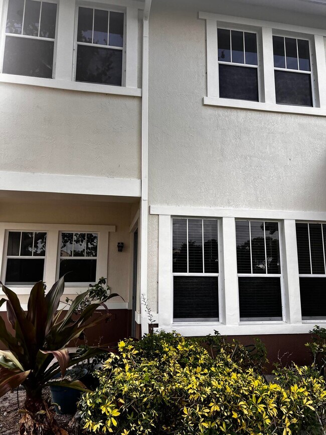 Building Photo - 477 Pacific Grove Dr