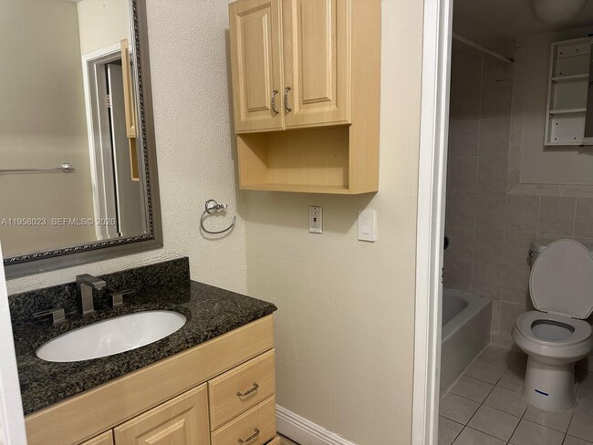 Building Photo - 9120 Fontainebleau Blvd