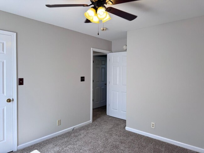 Building Photo - 438 Kelsey Dr