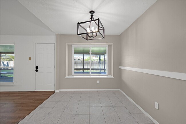 Building Photo - 2302 Doverglen Dr