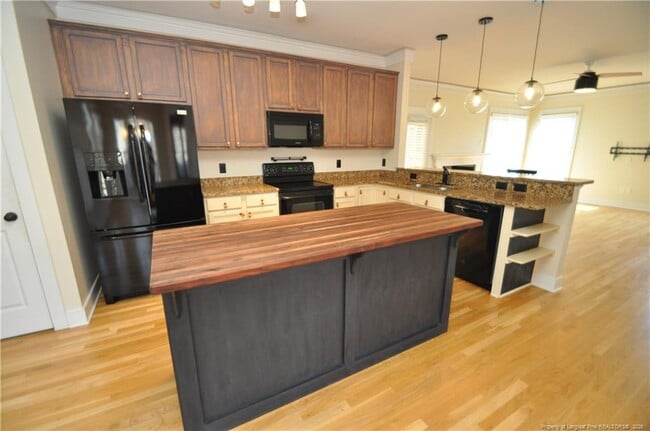 Building Photo - 1164 Trentini Ave