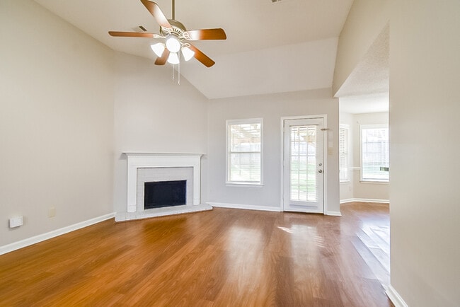 Building Photo - 9716 Kingsridge Dr