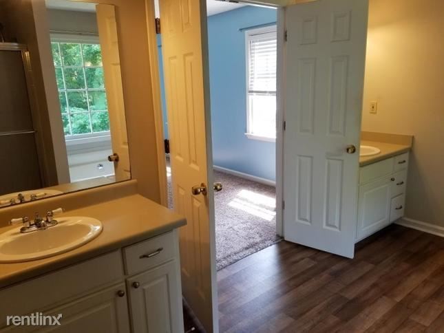 Building Photo - 4 br, 2 bath House - 661 i Deer Oaks Drive